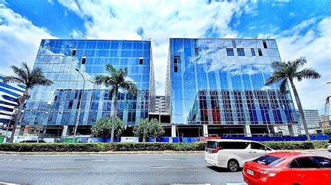 Office Spaces for lease located along Macapagal Avenue (Tubod .